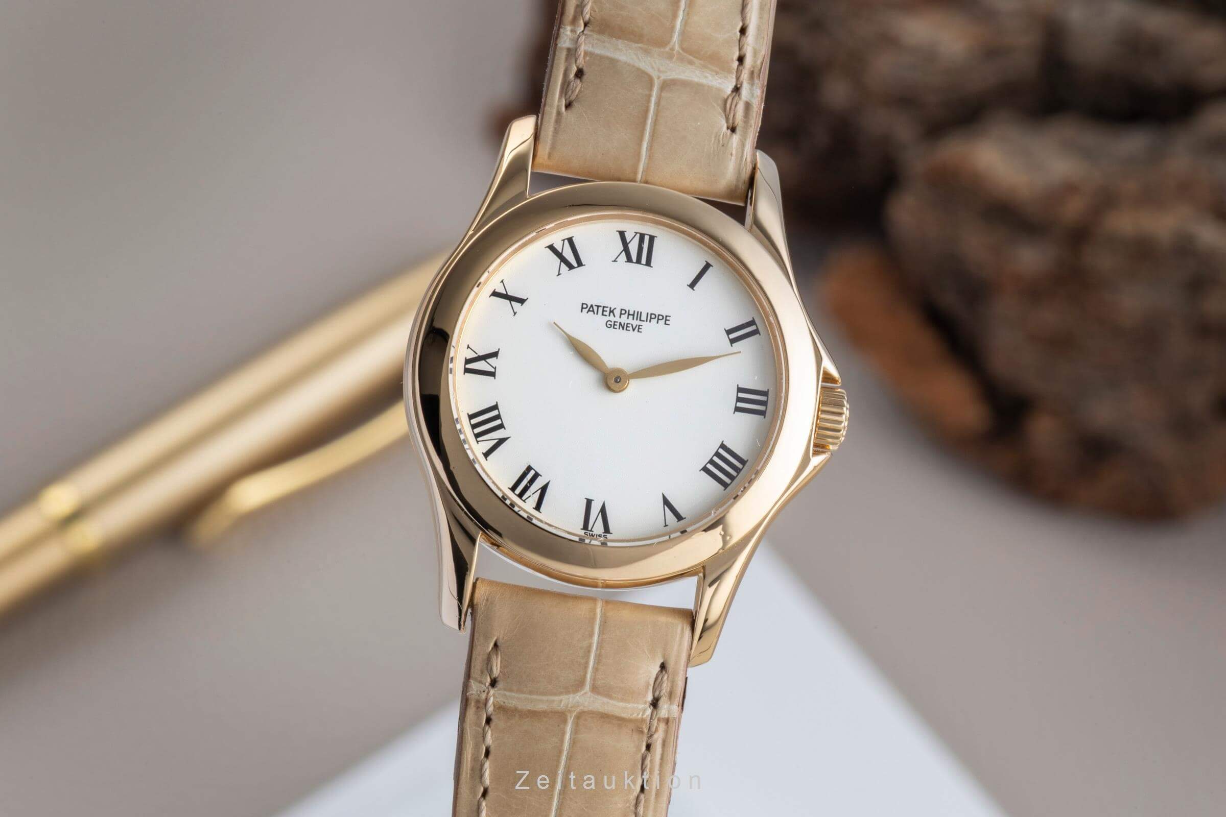 Patek Philippe Calatrava 18 ct gold manual winding women's watch 4905J  [2501786] - Image 2