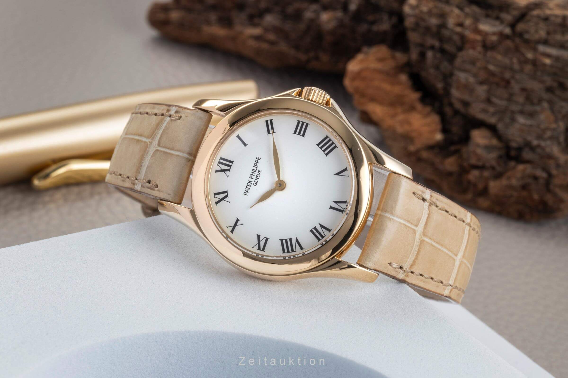 Patek Philippe Calatrava 18 ct gold manual winding women's watch 4905J  [2501786] - Image 3