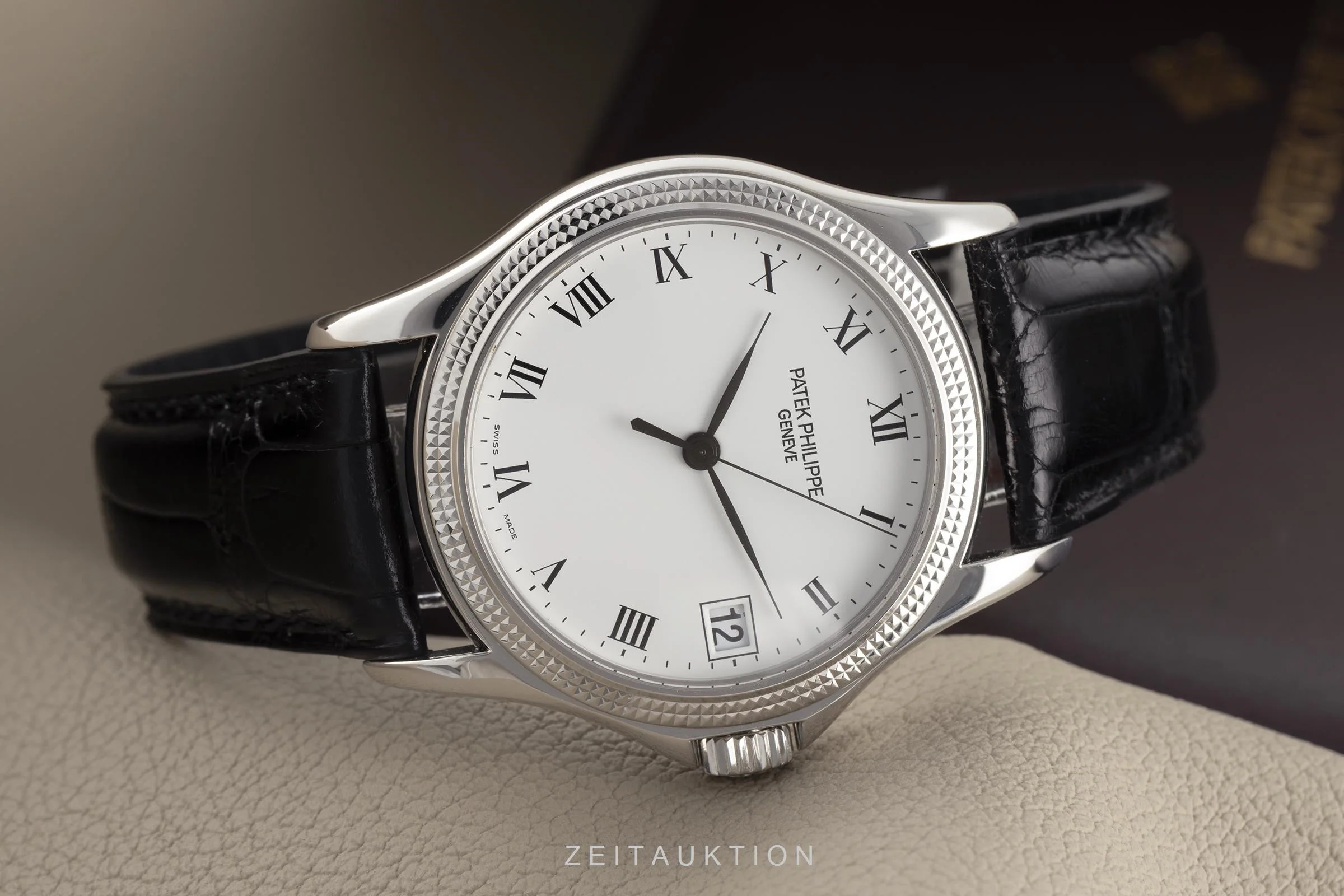 Patek Philippe Calatrava 18 ct white gold automatic men's watch 5117G-001  [2106241] - Image 2