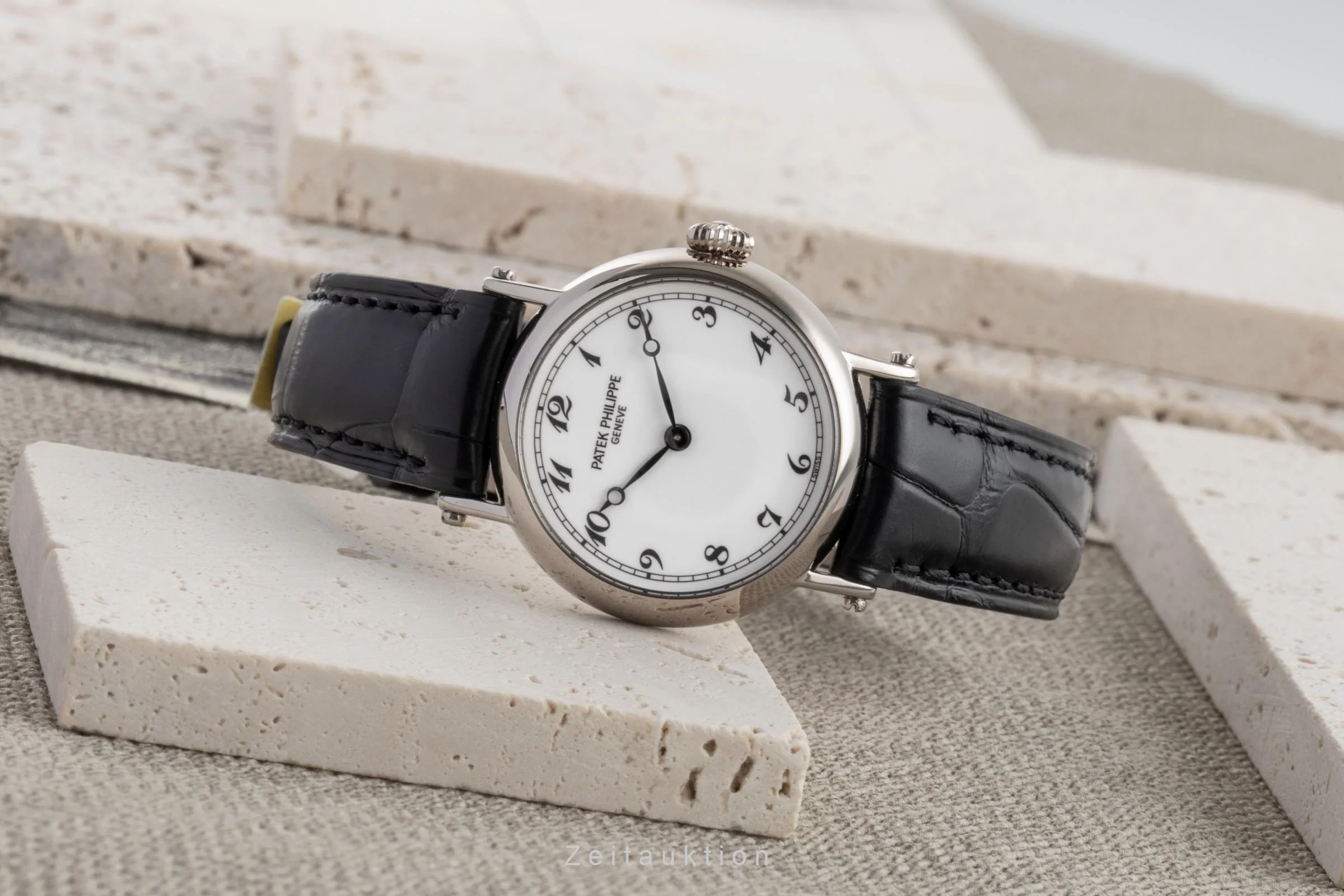 Patek Philippe Calatrava 18 ct white gold manual winding women's watch 4860  [2600342] - Image 3