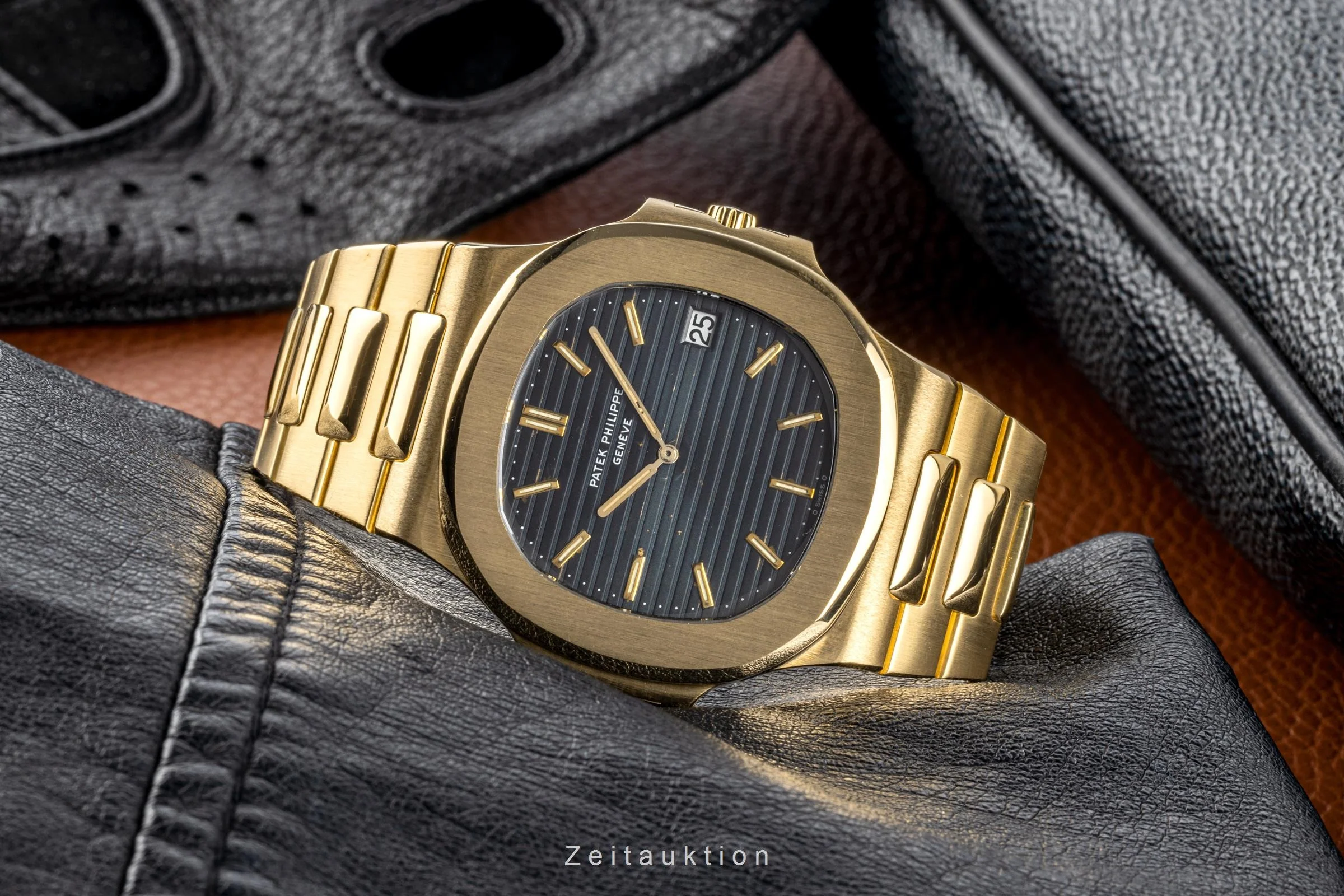 Patek Philippe Nautilus 18 ct gold automatic men's watch 3700/11J  [2300998] - Image 2