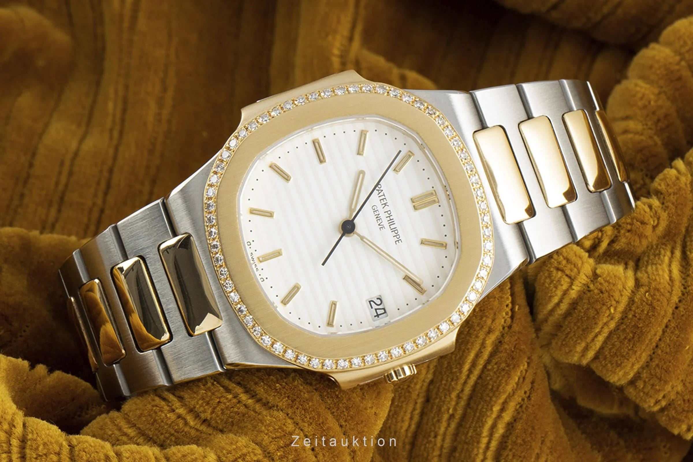 Patek Philippe Nautilus steel / gold quartz women's watch 3900/2 VP: 40610EUR  [2108822] - Image 2