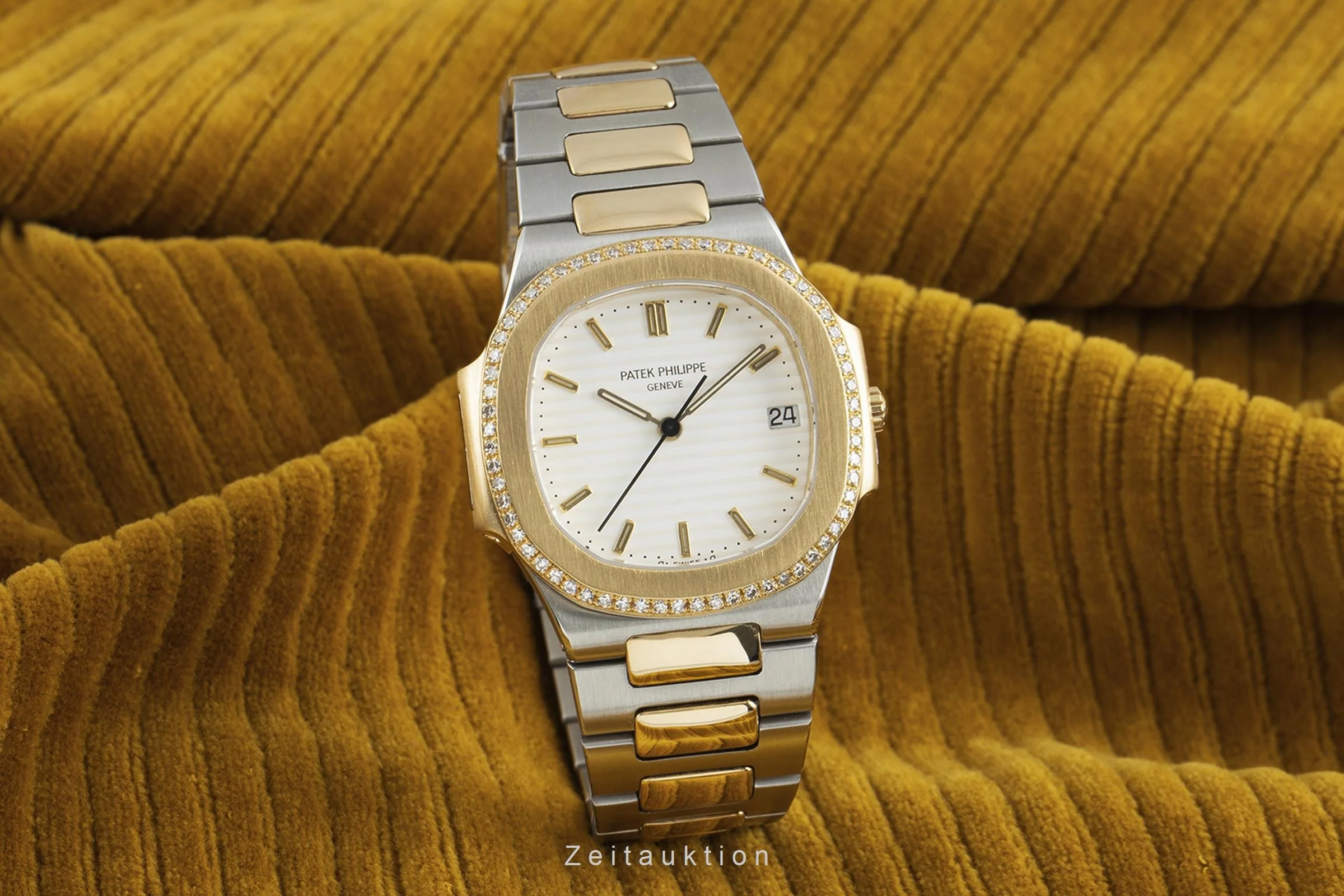 Patek Philippe Nautilus steel / gold quartz women's watch 3900/2 VP: 40610EUR  [2108822] - Image 3