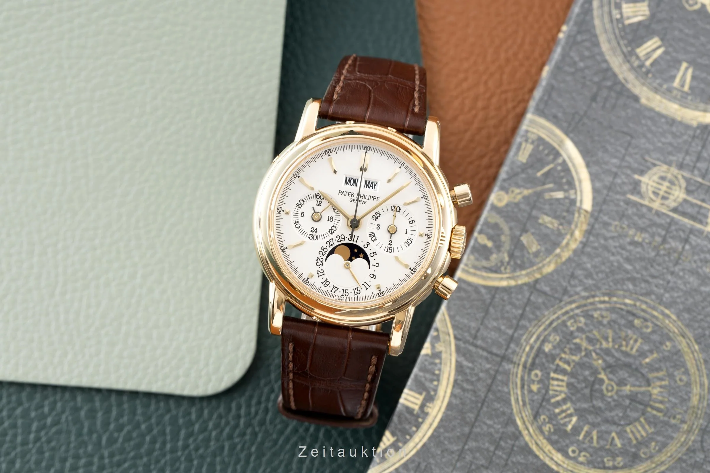 Patek Philippe Perpetual Calendar chronograph 18 ct gold manual winding men's watch 3970/2  [2203229] - Image 2