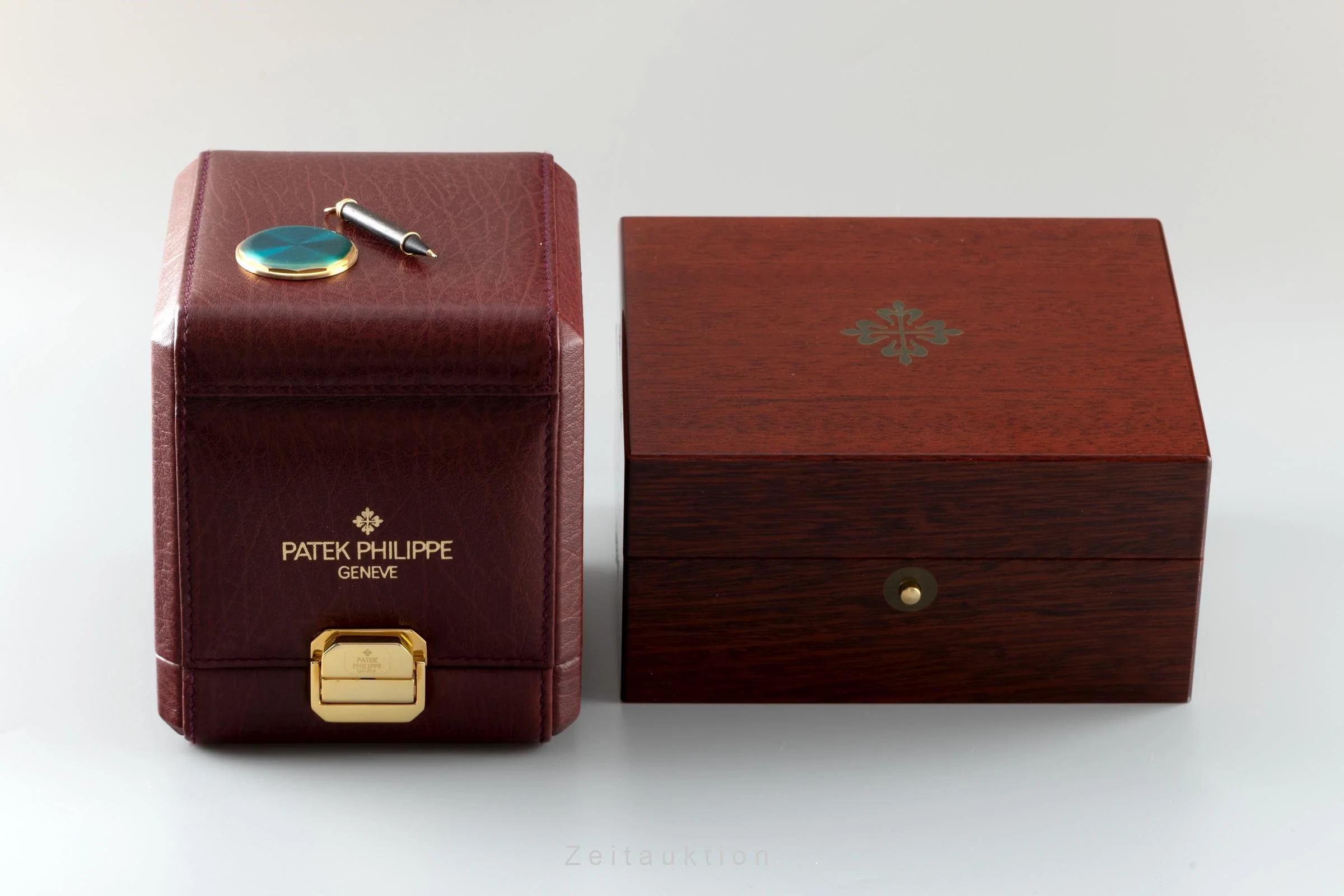 Patek Philippe Perpetual Calendar chronograph 18 ct gold manual winding men's watch 3970/2  [2203229] - Image 8