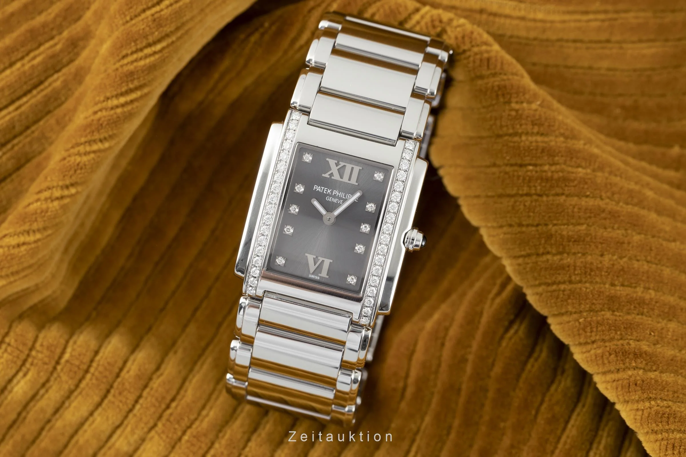 Patek Philippe Twenty 4  steel quartz women's watch 4910/10  [2109385] - Image 3