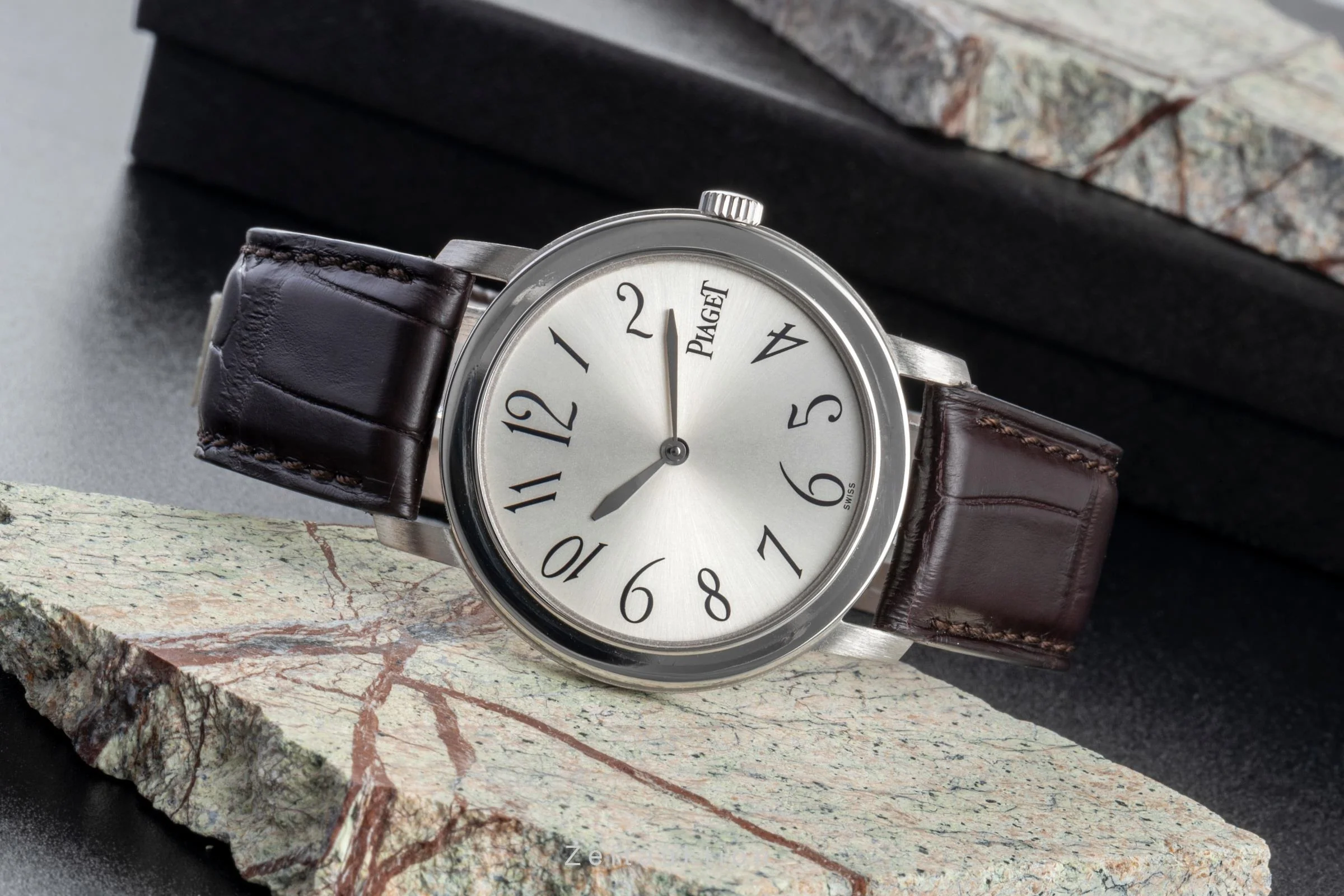 Piaget Altiplano 18 ct white gold quartz men's watch 50920  [2506047] - Image 3