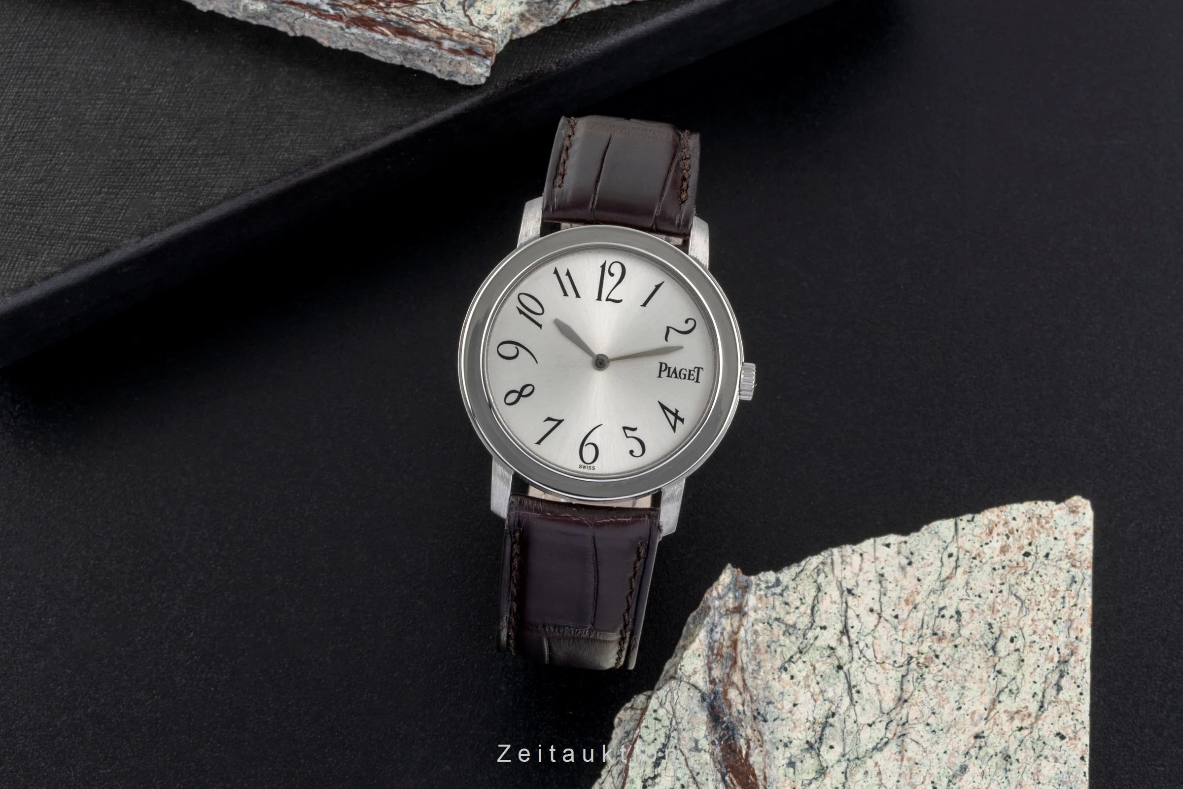 Piaget Altiplano 18 ct white gold quartz men's watch 50920  [2506047] - Image 4