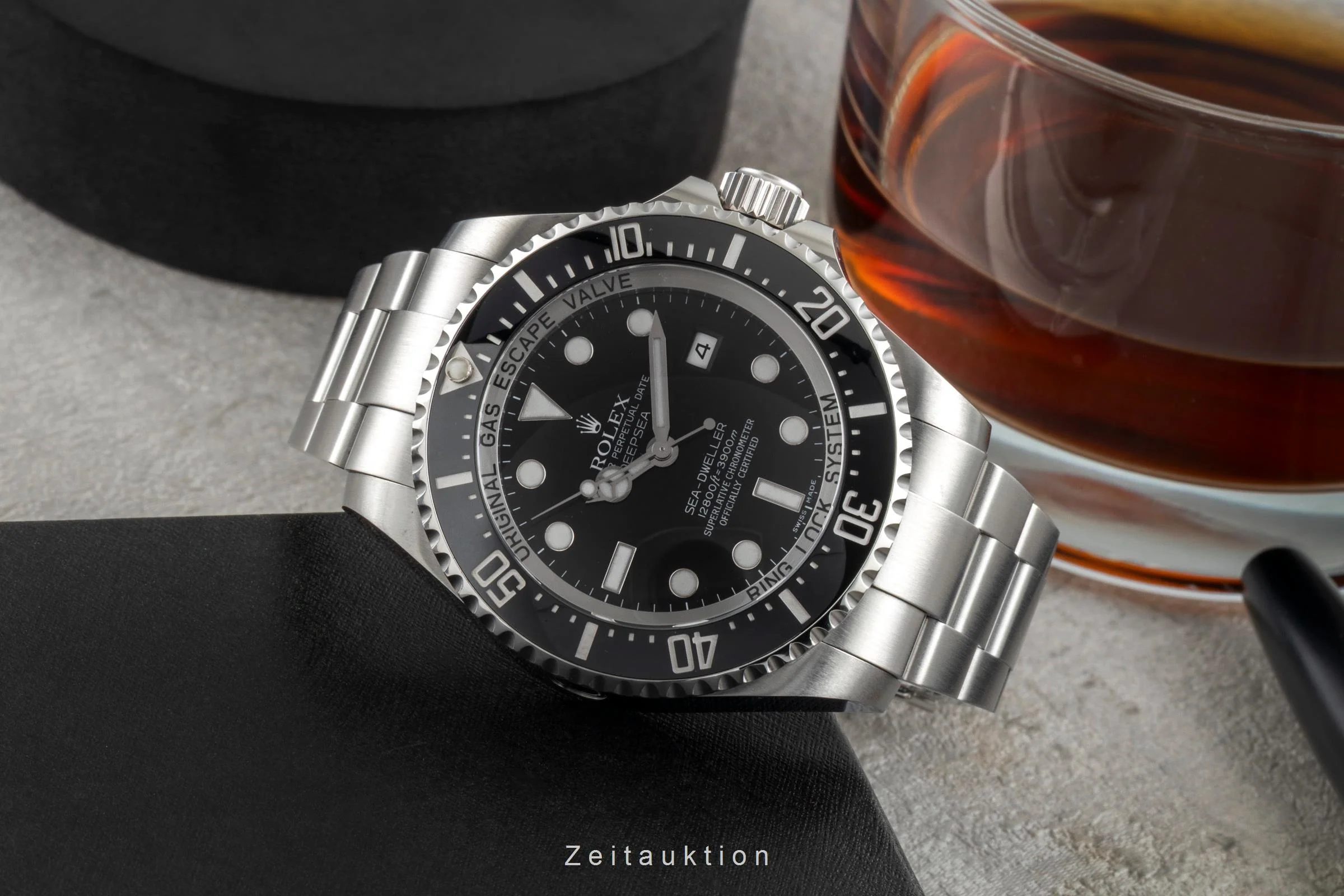 Rolex Sea-Dweller steel automatic men's watch 116660  [2600330] - Image 3
