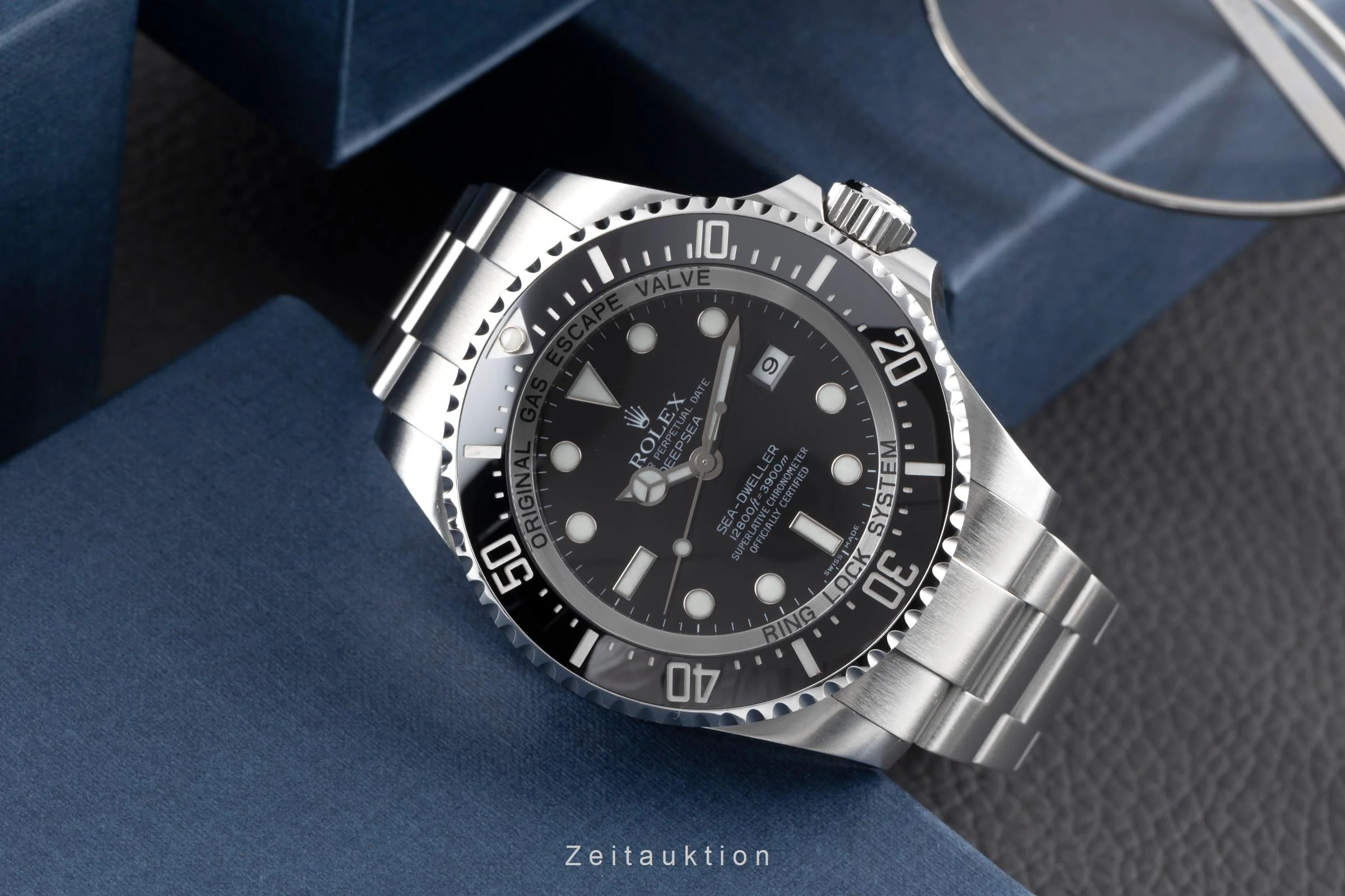 Rolex Sea-Dweller steel / titanium automatic men's watch 116660  [2504598] - Image 3