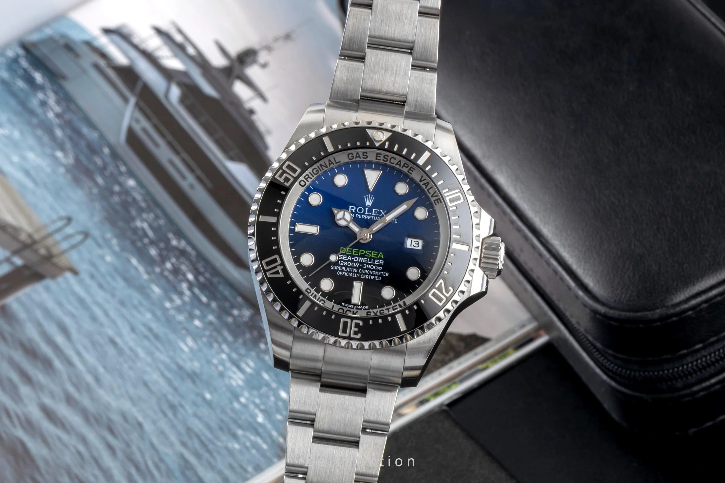 Rolex Sea-Dweller steel / titanium automatic men's watch 116660  [2600914] - Image 2