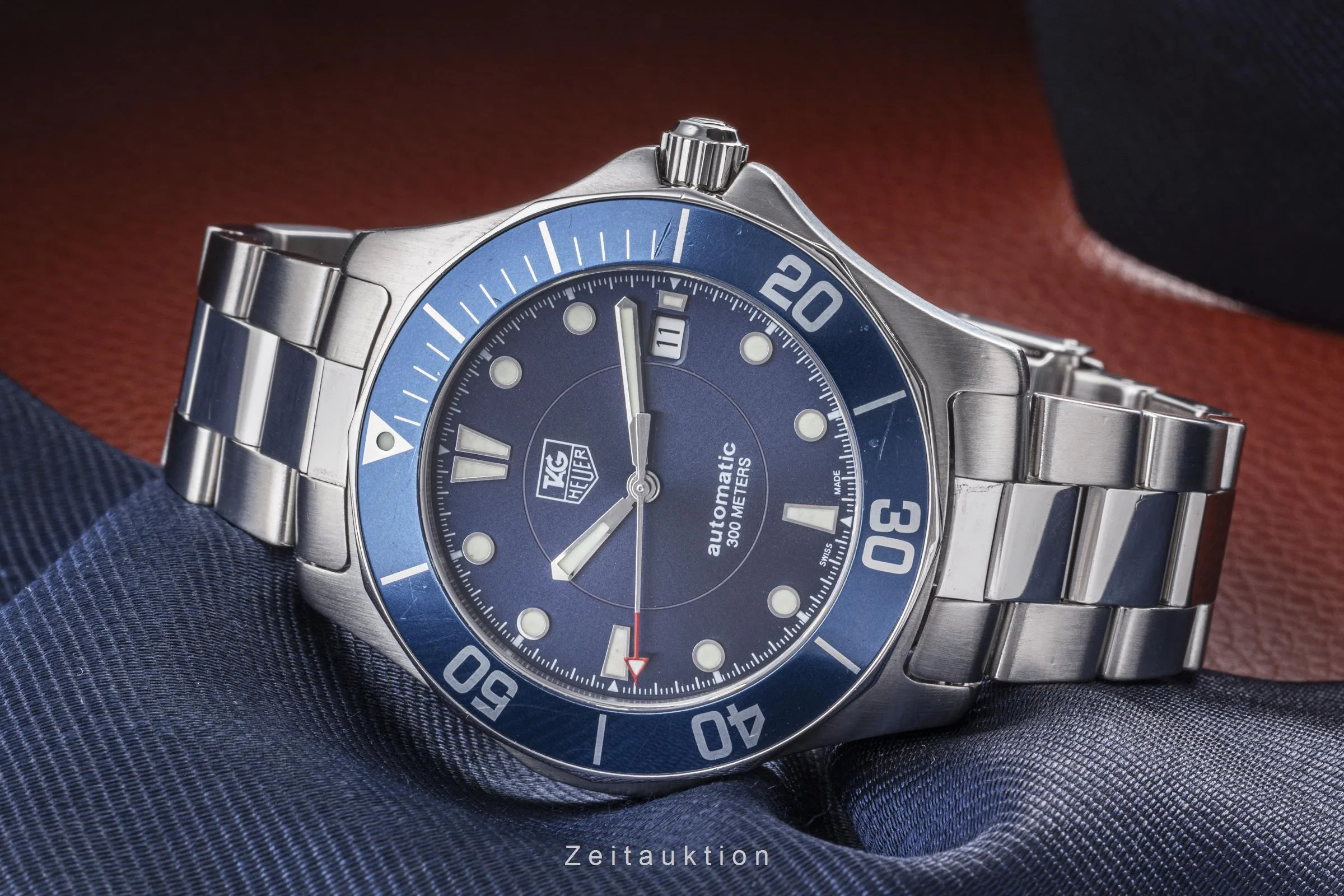 Tag Heuer Aquaracer steel automatic men's watch WAB2011  [2303443] - Image 2