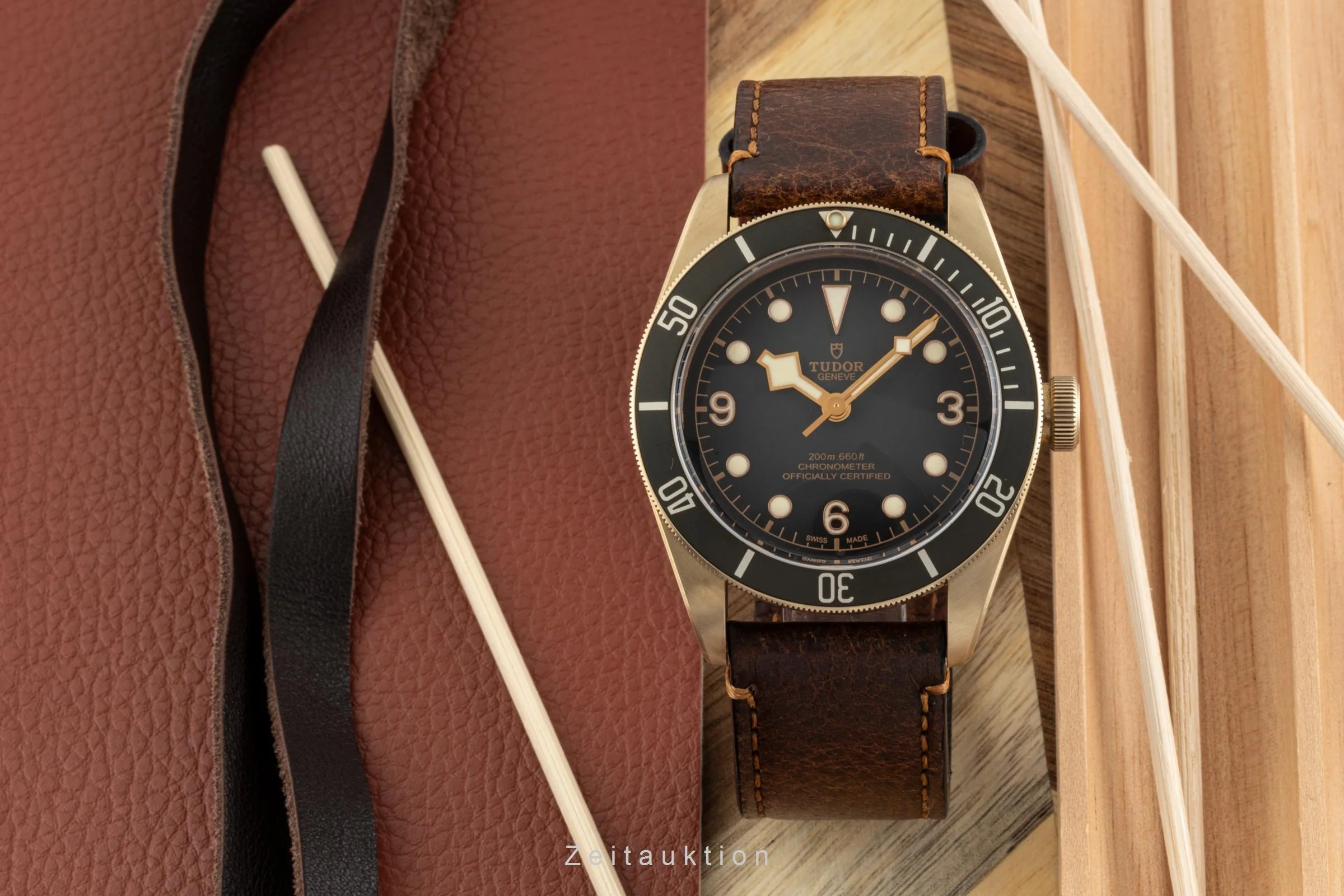Tudor Black Bay bronze automatic men's watch 79250BA LP: 4310EUR  [2302239] - Image 3