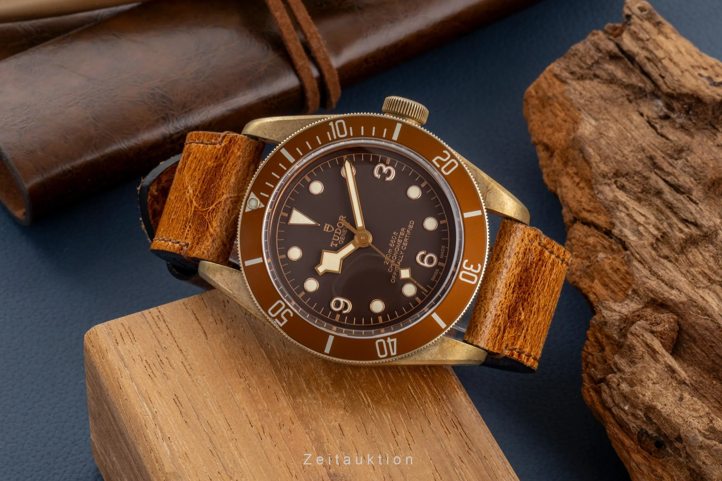 Tudor Black Bay bronze automatic men's watch 79250BM  [2601091] - Image 3