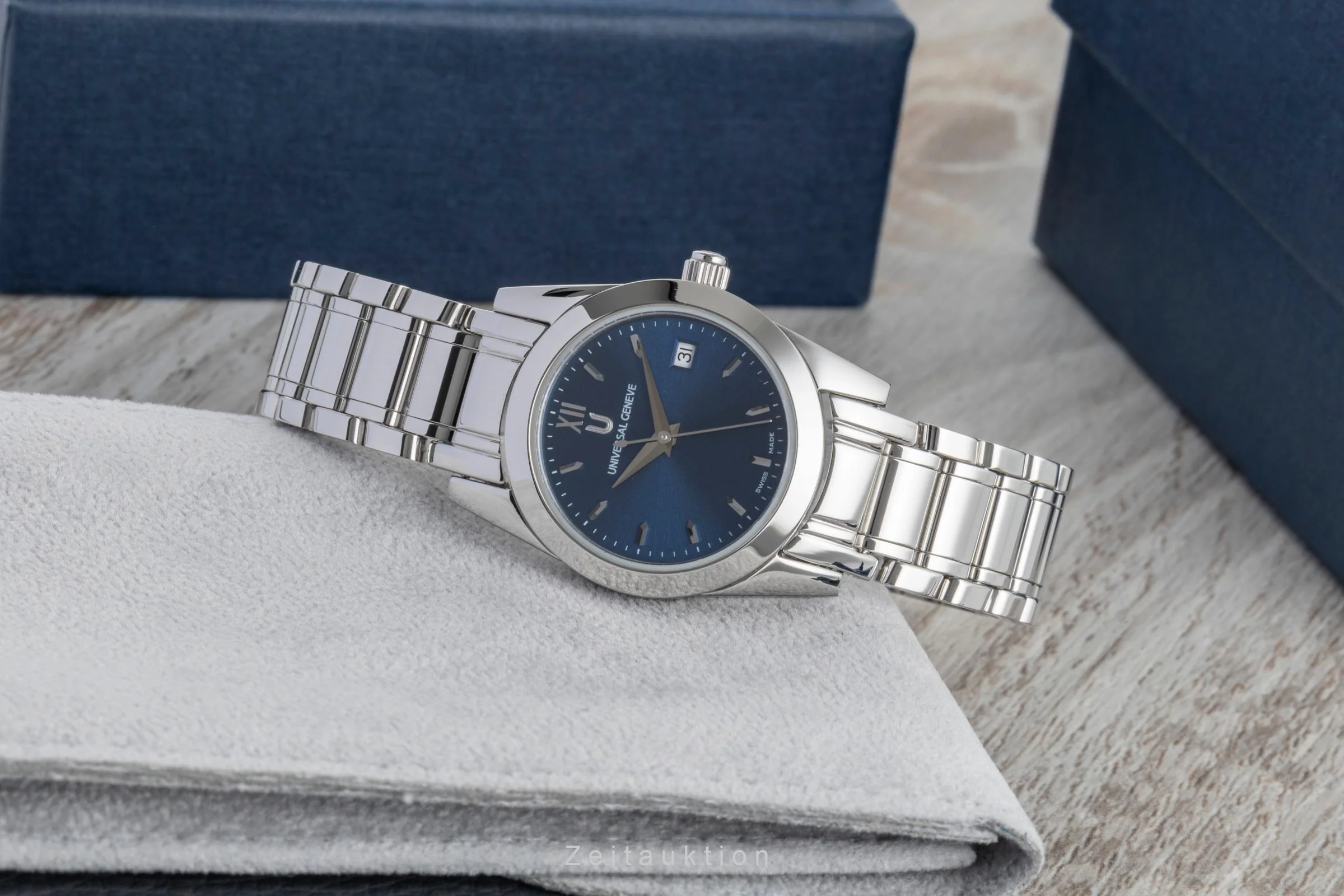 Universal Geneve steel quartz women's watch 818.610  [2600038] - Image 3