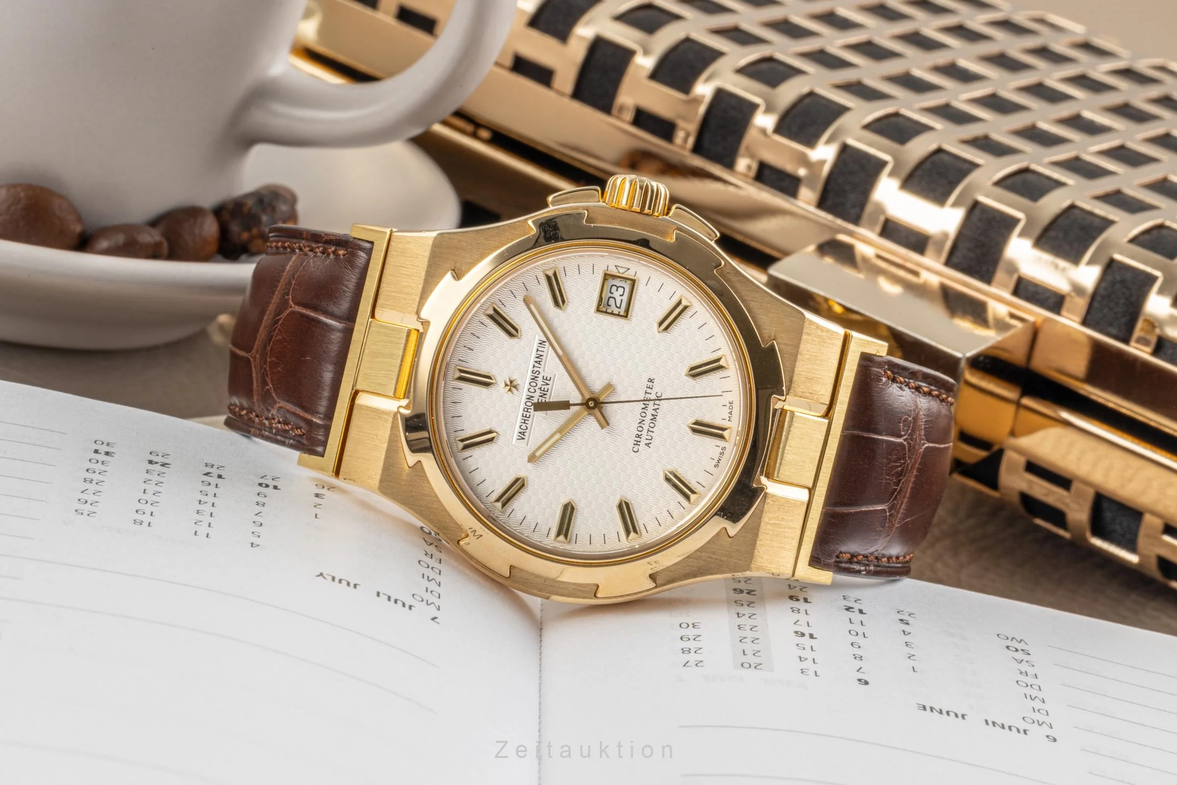 Vacheron & Constantin Overseas 18 ct gold automatic men's watch 42040-72040/1 LP: 43800EUR  [2107001] - Image 2