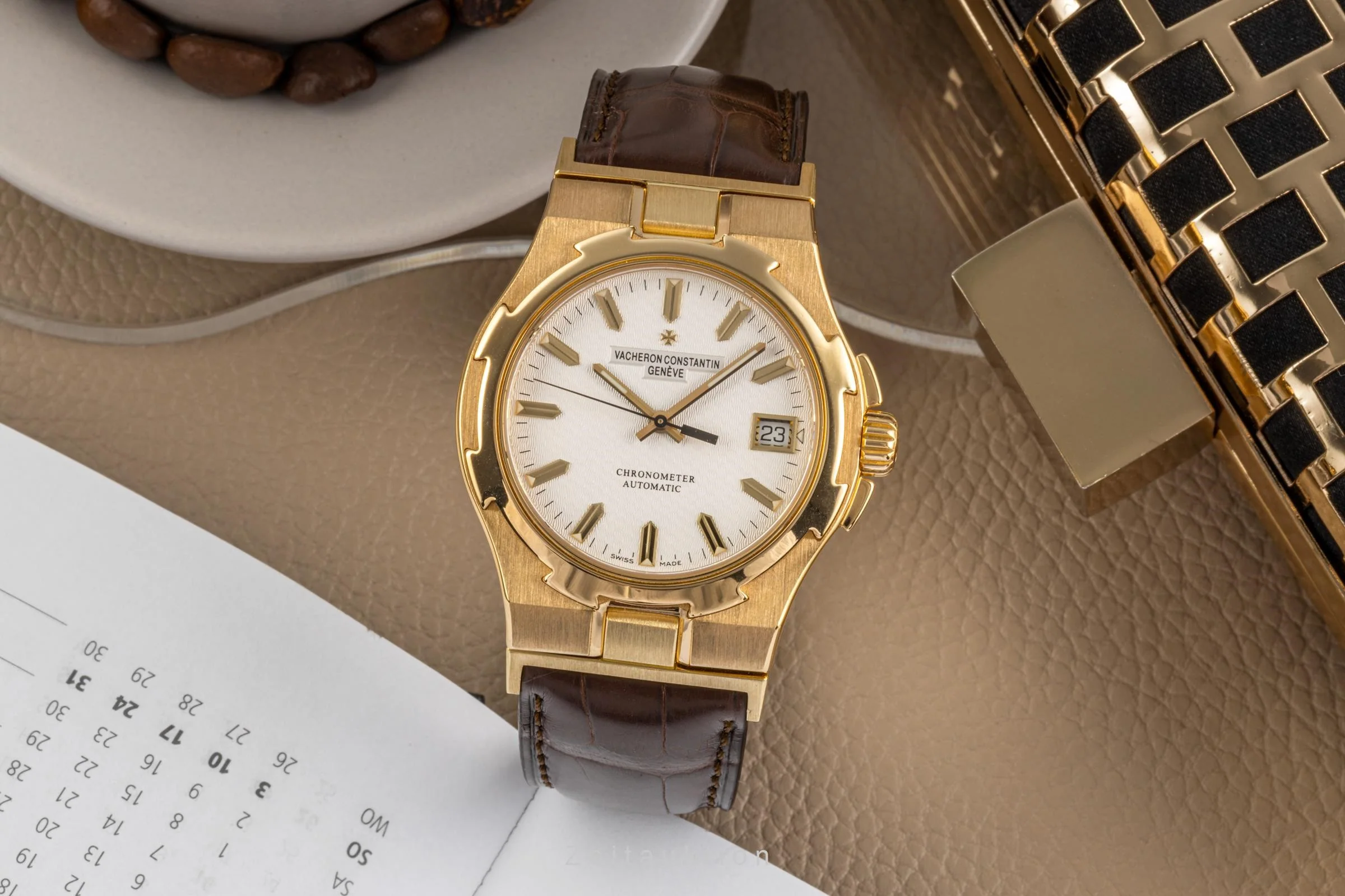 Vacheron & Constantin Overseas 18 ct gold automatic men's watch 42040-72040/1 LP: 43800EUR  [2107001] - Image 3
