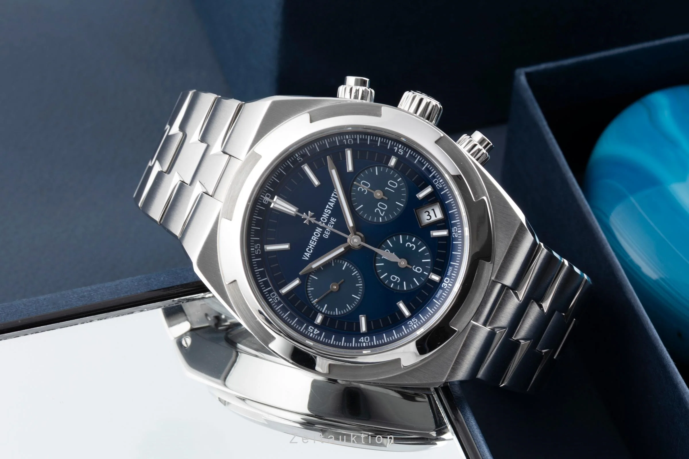 Vacheron & Constantin Overseas chronograph steel automatic men's watch 5500V/110A-B148 LP: 38600EUR  [2506710] - Image 3