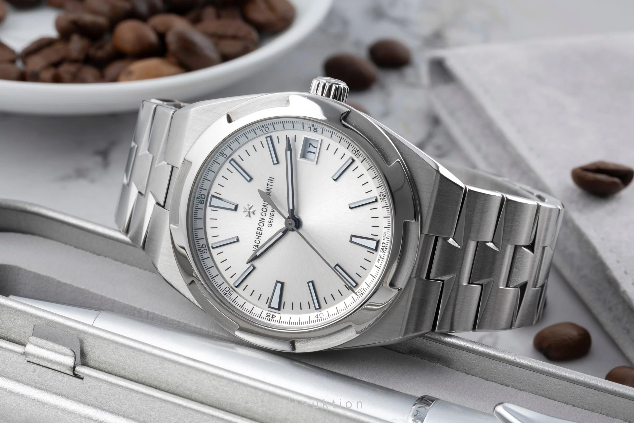 Vacheron & Constantin Overseas steel automatic men's watch 4500V/110A-B126 LP: 27900EUR  [2601189] - Image 3
