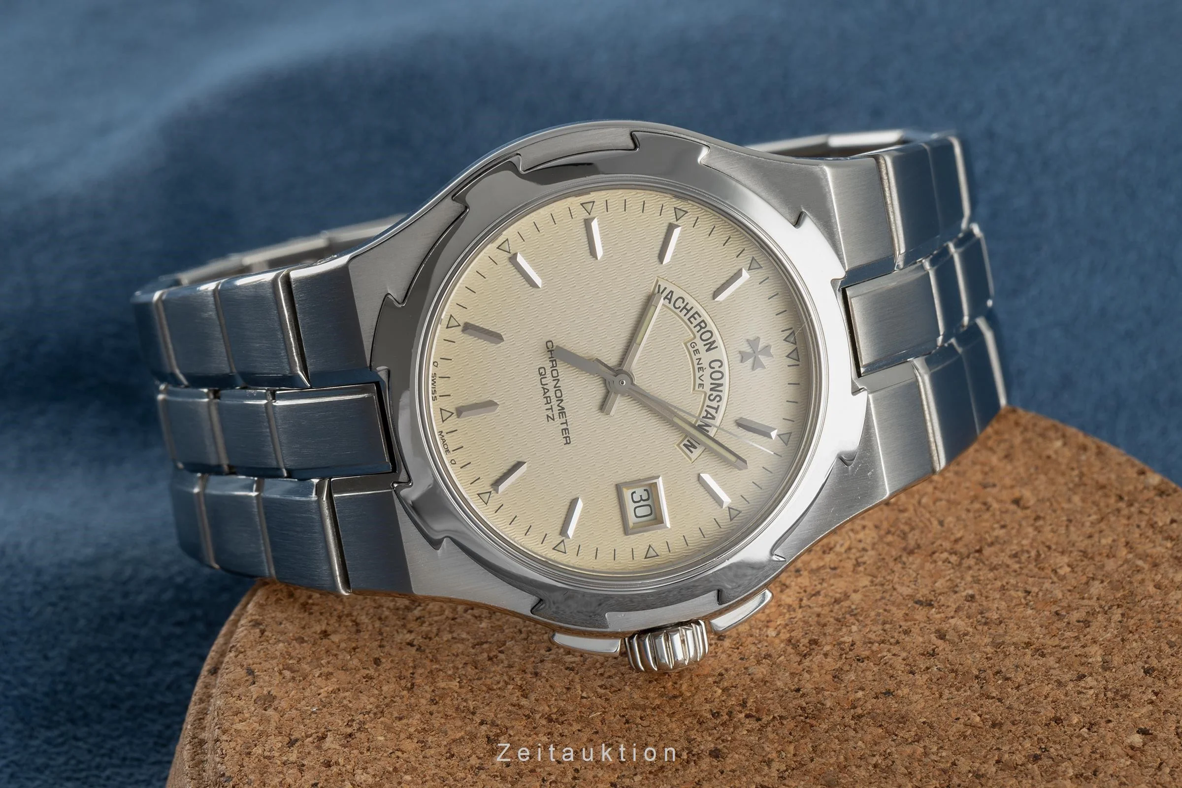 Vacheron & Constantin Overseas steel quartz men's watch 42040-72040/1  [2108746] - Image 2