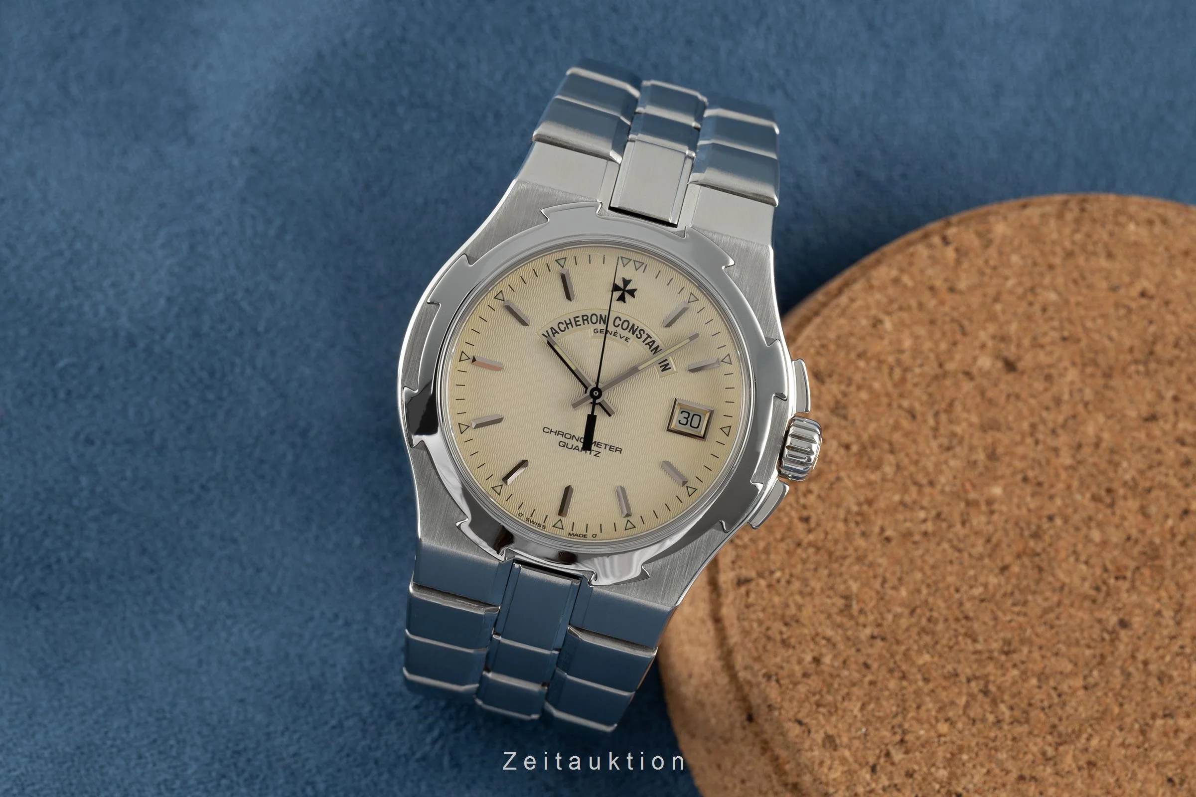 Vacheron & Constantin Overseas steel quartz men's watch 42040-72040/1  [2108746] - Image 3